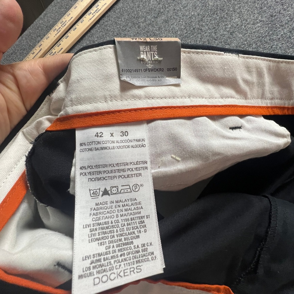 NEW w/tags Dockers Mens Easy Khaki D3 Classic Fit Flat Front Pants Black 42x30 - Picture 7 of 13